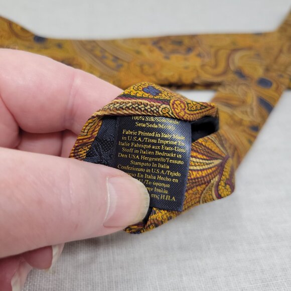 Brooks Brothers Gold Paisley Silk Neck Tie - Picture 6 of 6